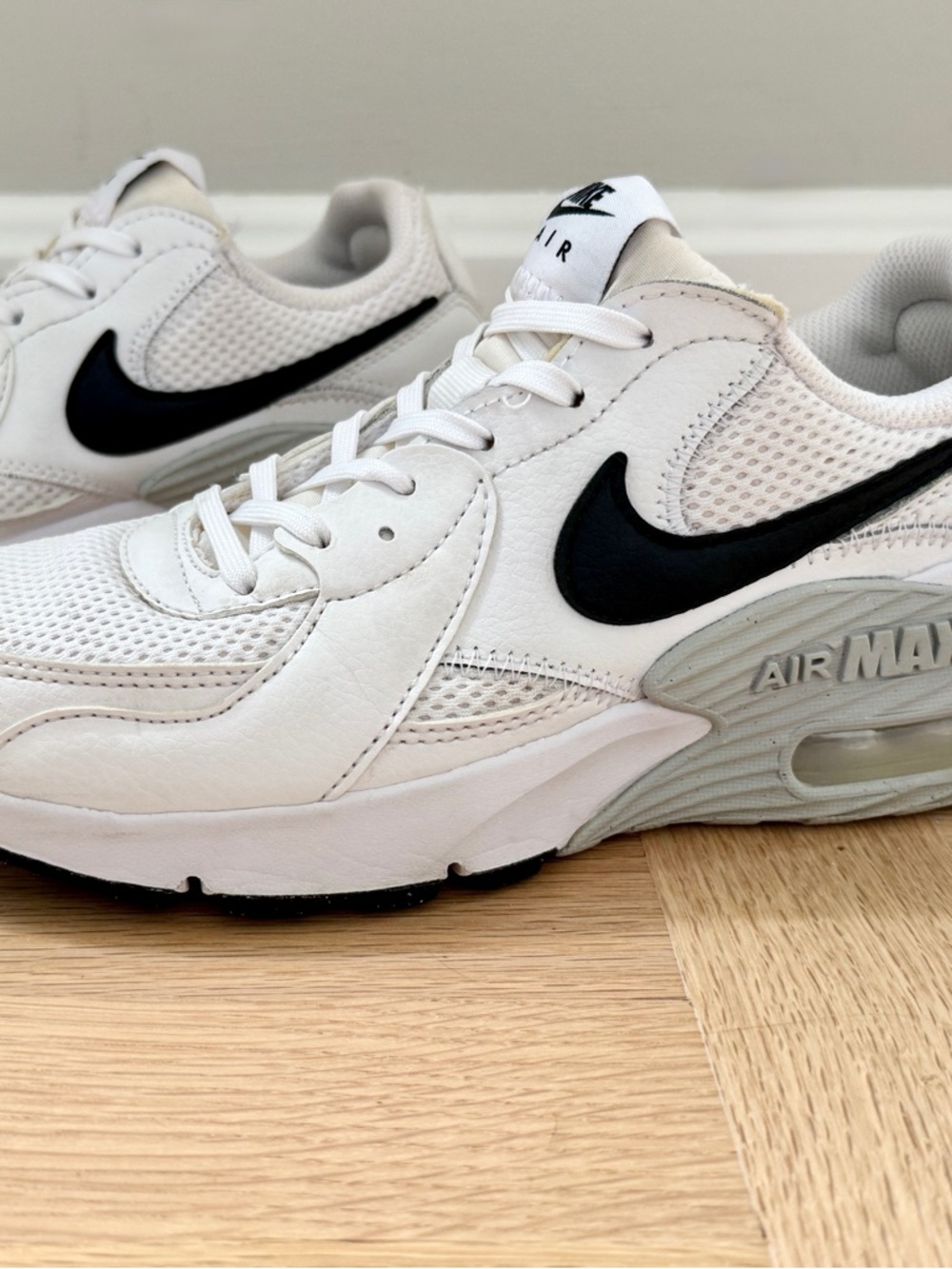 Nike Air Max White Size 6.5 Woman’s Sneakers